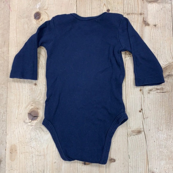 Baby Boy Lot- 0-3 Mo. Carters Incl. Old Navy Brand- 4 shirts-2 pants-1 pr socks - Picture 10 of 17